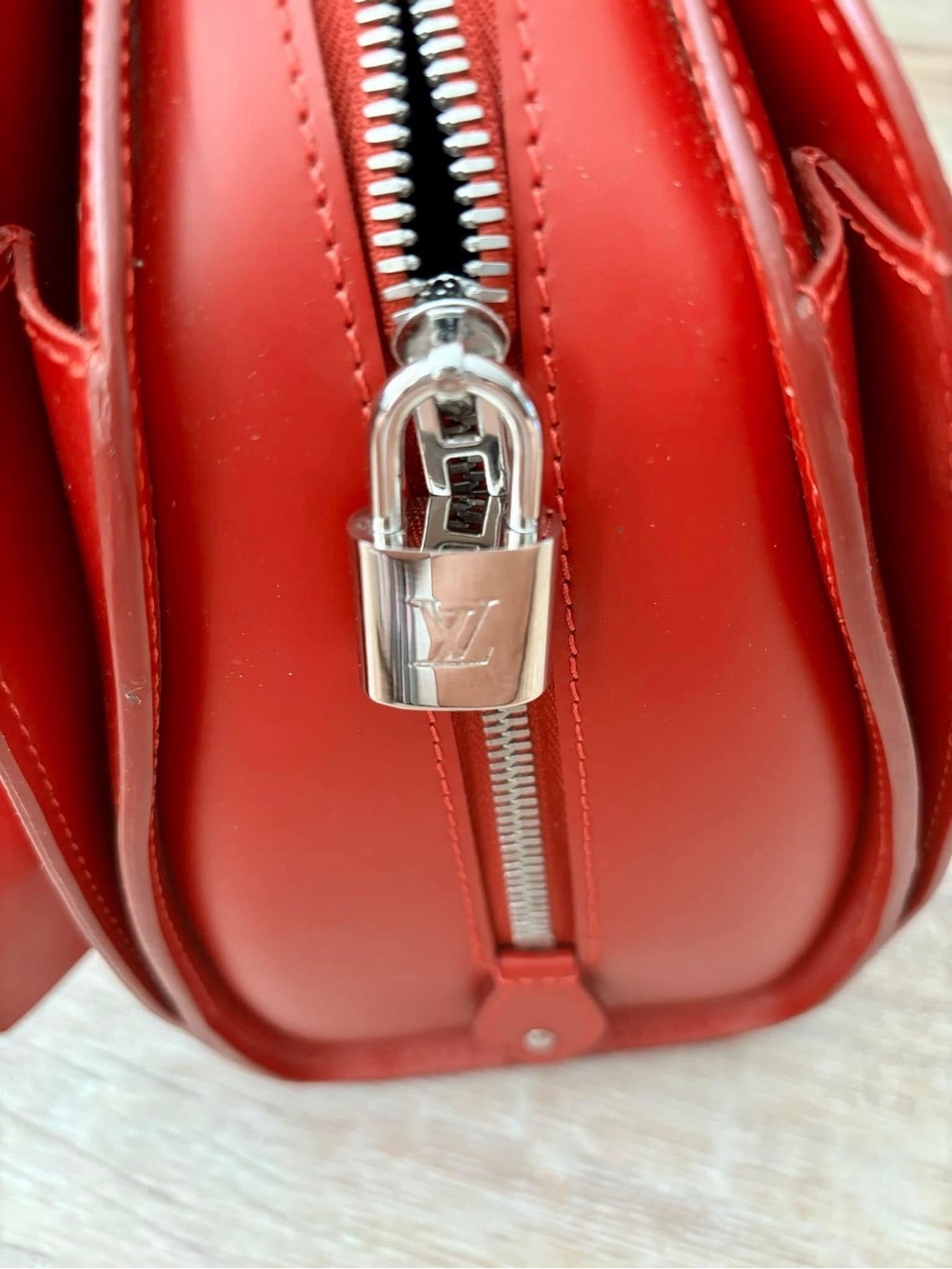 Louis Vuitton Pont Neuf PM Bordeaux Epi Leather - Picture 4 of 7